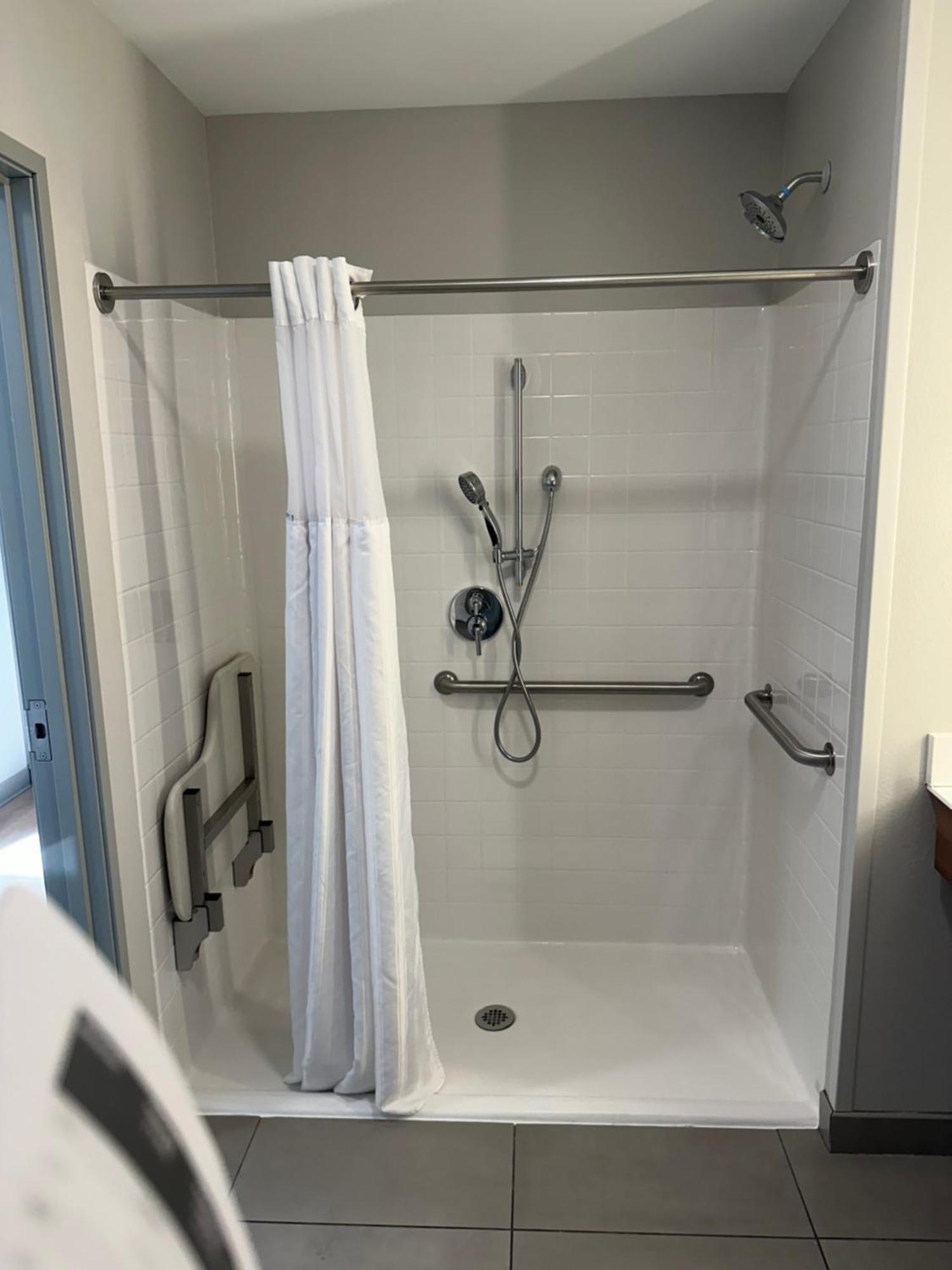 Microtel Inn & Suites By Wyndham Hot Springs Room photo